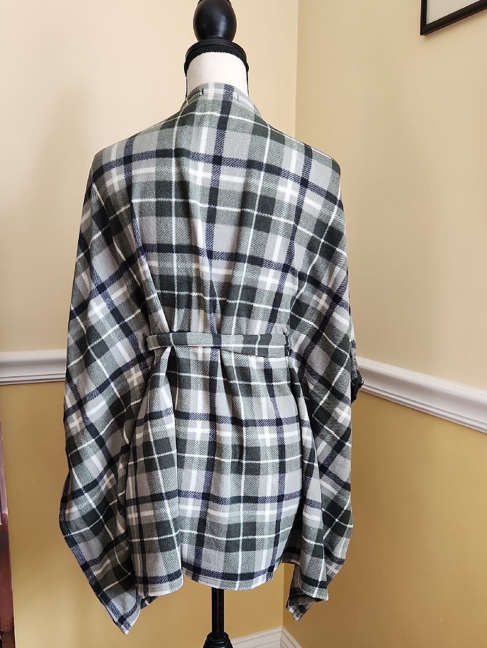 Cuddl Duds Fleece With Stretch Belted Blanket Wrap Size Small NWT - Picture 7 of 9